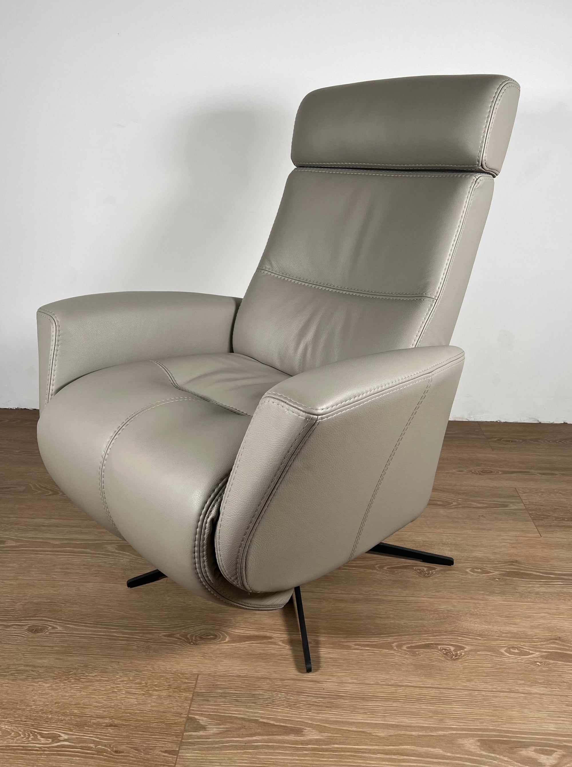 Magnus Recliner