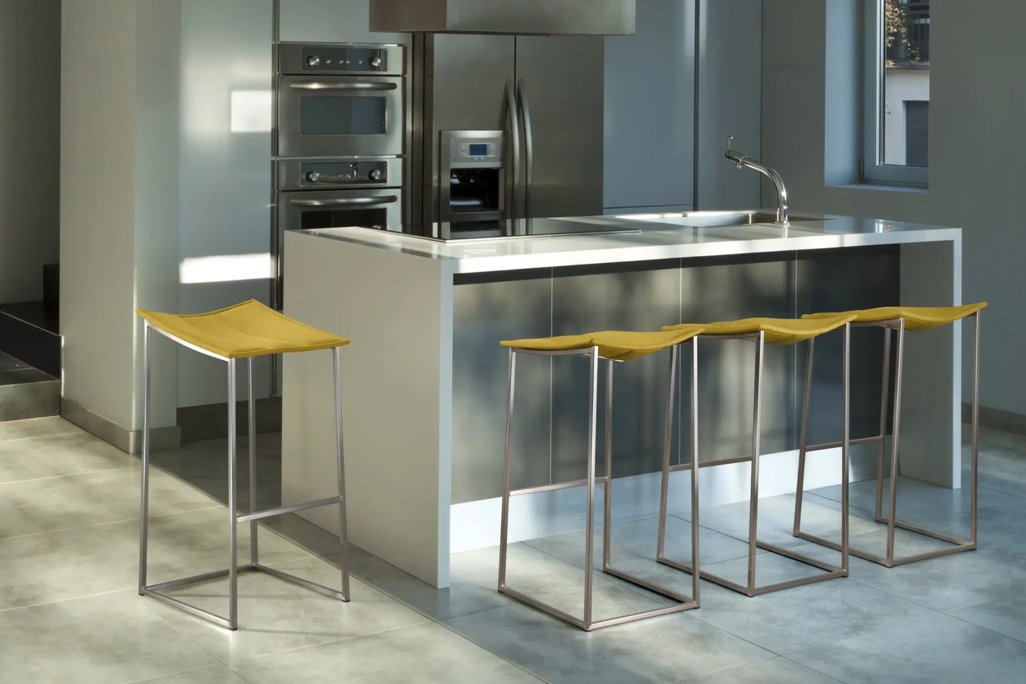 Bocca Stool