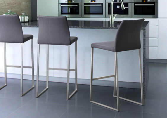 Curvo Stool