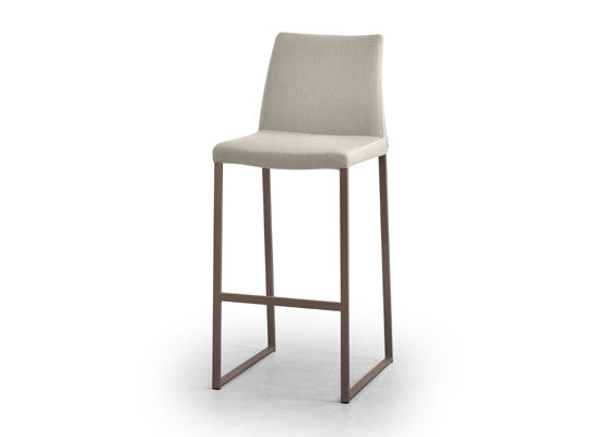 Curvo Stool